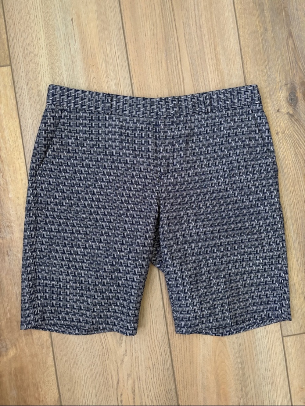 Banana Republic Classic 10” Tailored Shorts Blue and White Size 6